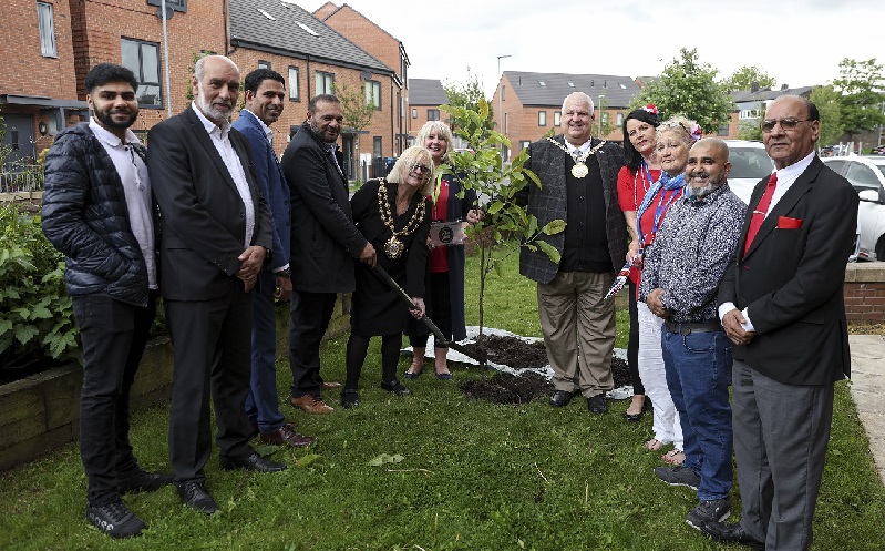 Mayor of Oldham with residents at Primrose Bank