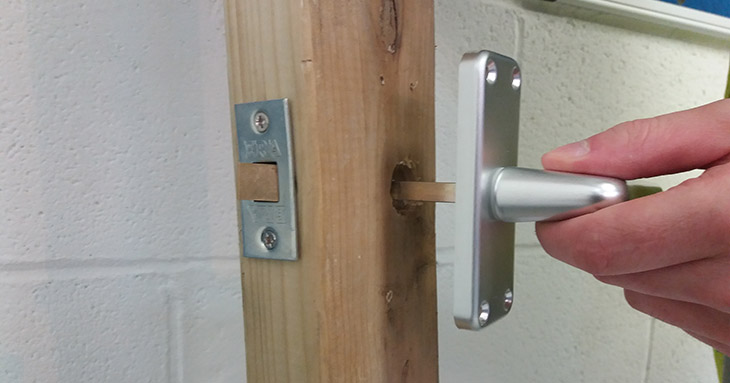 Removing the door handle